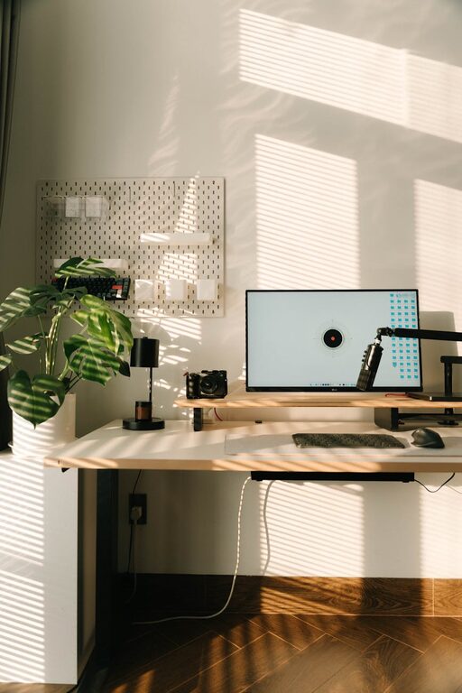 How to Create a Productive and Comfortable Home Office Environment